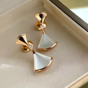 Bv pearl-white mother-of-pearl earrings