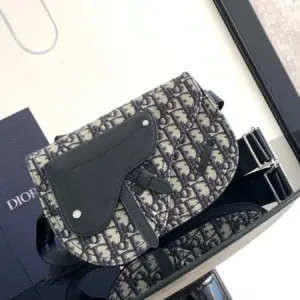 Saddle hand bag