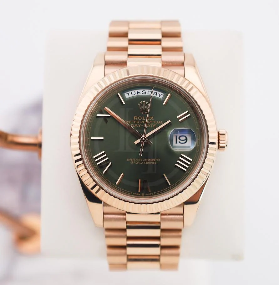 Rolex Day-Date 40 Rose Gold Olive Green Roman Dial & Fluted Bezel President Bracelet 228235 –
