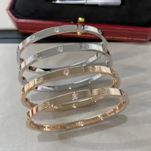 Cartier love narrow version six-diamond ten-diamond version with hard goods, super many fashionable wears and timeless styles, whole CNC five-axis precision car