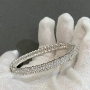 V perlee bead bead bracelet with single circle diamond bracelet classic stacking wear vintage and delicate each bead is full and three-dimensional with倒角 very t