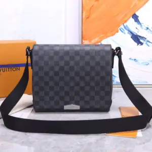 District small messenger bag