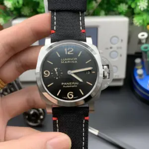 VS Panerai PAM1025