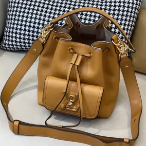 LOCKME Bucket Bag