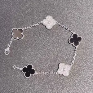 Four-leaf Interruption Black Bracelet