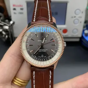 V7 Breitling Airline Chronograph