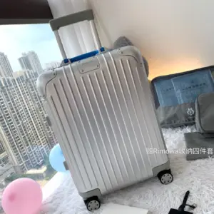 Rimow Original Twist luxury travel bag