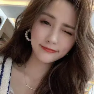Polished gold smile necklace