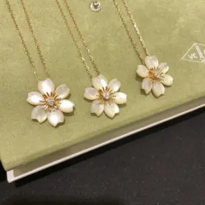 Christmas flower white pearl necklace