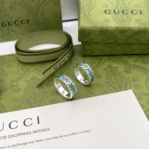 Gucci enamel gemstone double G ring stone texture