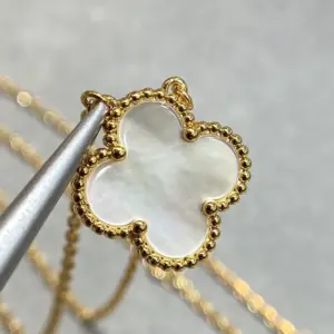 J012 VCA four-leaf white mother-of-pearl necklace