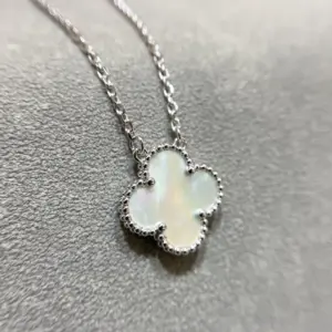 White mother-of-pearl four-leaf necklace with ZP craftsmanship