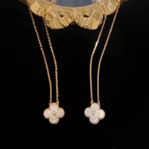 Classic single flower diamond necklace with mother-of-pearl