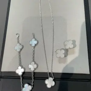 Four leaf clover bracelet necklace