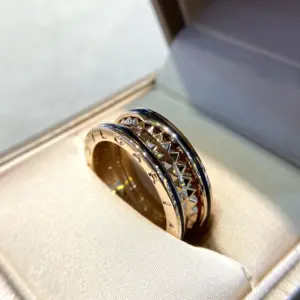 V-gold Material Bv Narrow Rivet Ring