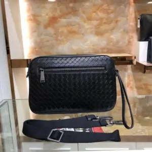 Classic编织ed leather messenger bag with box