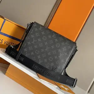 District mini messenger bag