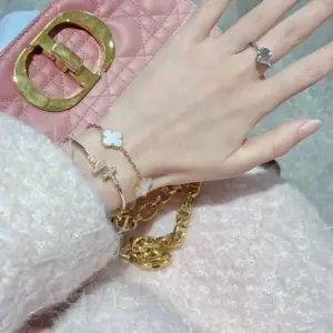 VCA white four flower chain with double T cuff bracelet