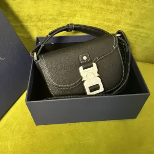 Men’s saddle messenger bag