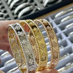VCA wide telescope-style bracelet