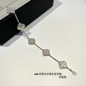 White mother-of-pearl bracelet
