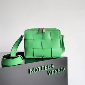 Men’s camera bag with zipper detail