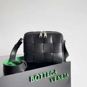 Men’s camera bag with zipper detail