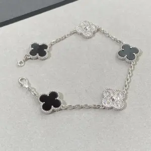 Four-leaf Interruption Black Bracelet