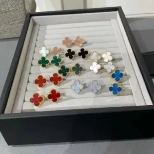 Four leaf bracelet with four leaf bracelet