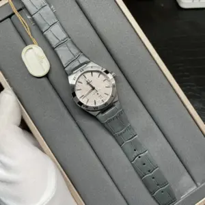 Omega Constellation men’s leather strap 41mm watch