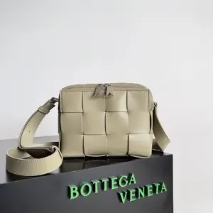 Men’s camera bag with zipper detail