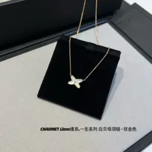 White mother-of-pearl necklace