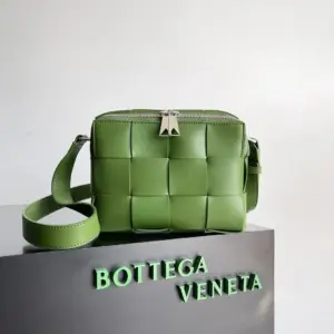 Men’s camera bag with zipper detail