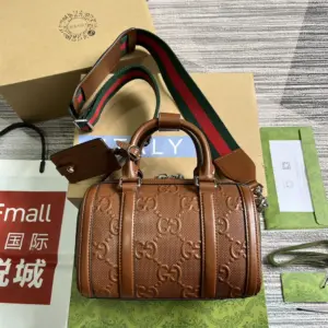 Gucci shoulder pouch