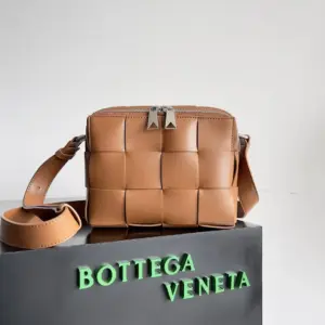 Men’s camera bag with zipper detail