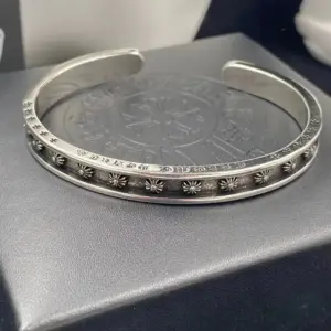 CROWN cross bangle