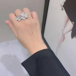 Van Cleef Arpels Heart Flower Ring
