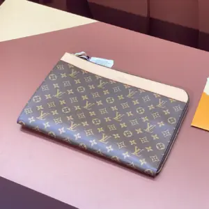 Large bag with notebook storage