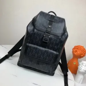Dior Hit the Road shoulder bag black