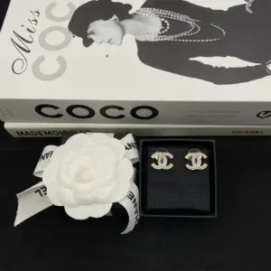 Pearl dual c stud earrings