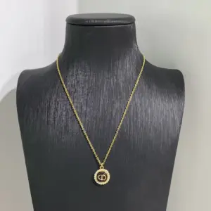 Round black resin necklace