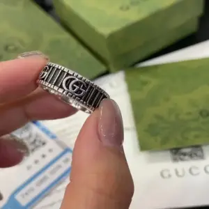 Gucci distressed double G ring