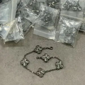 Gun Color Four-leaf Bracelet