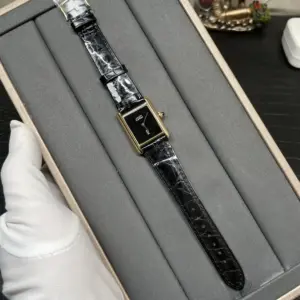 Cartier Tank Must de women’s wristwatch