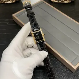 Cartier Tank Must de women’s wristwatch