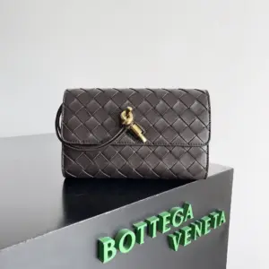 BV Andiamo premium leather handbag