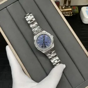 Vacheron Constantin Overseas women’s automatic wristwatch