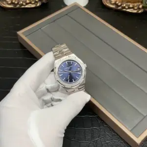 Vacheron Constantin Overseas women’s automatic wristwatch