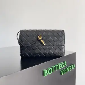 BV Andiamo premium leather handbag