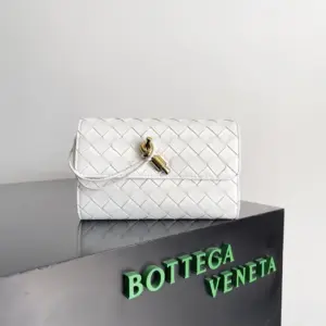 BV Andiamo premium leather handbag